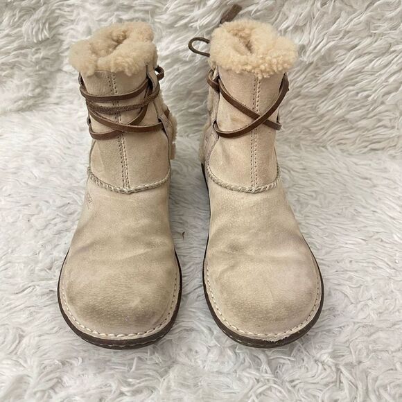 UGG Australia COVE Short Ankle BOOTS Lace Detail Tan Mocha Suede sz - Picture 2 of 8